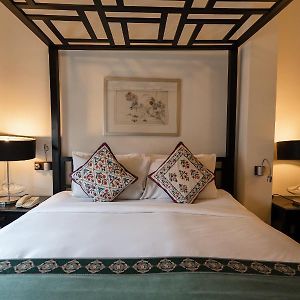 Hutton Deluxe Queen Room Jacuzzi